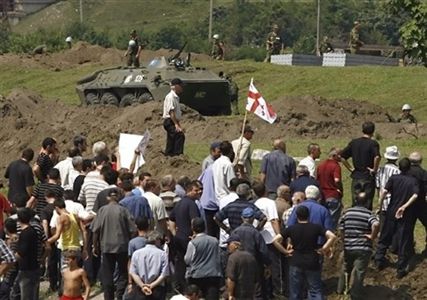 Georgia - A Russian soldier on a military vehicle holds his fists up, as his unit leave Georgia near the city of Gori, 22Aug2008
